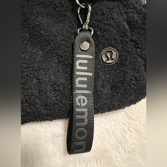 Lululemon On The Beat Belt Bag Sold Out! - Picture 4 of 9